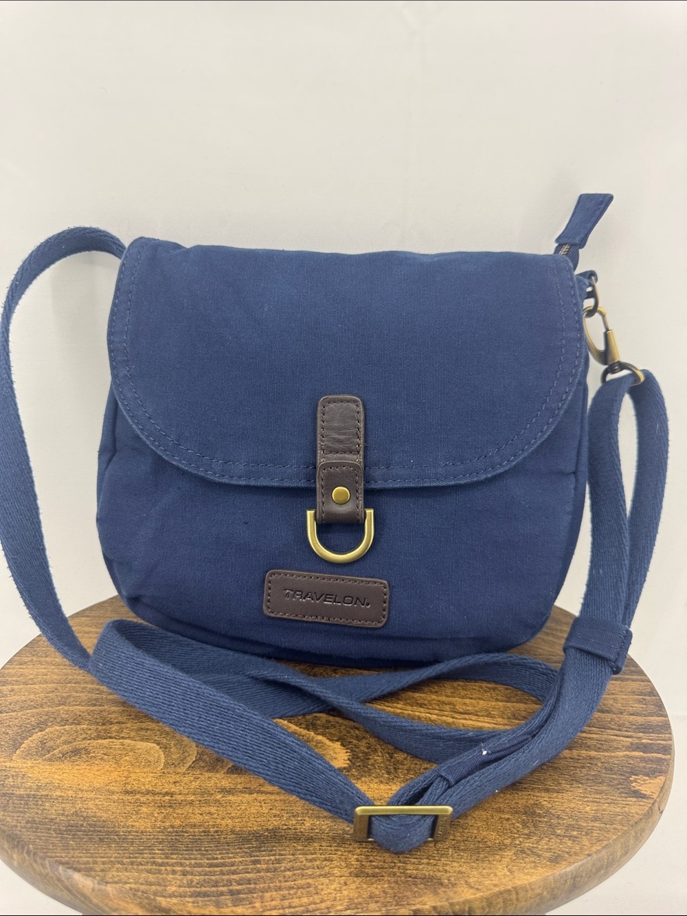 Travelon Anti-Theft RFID Courier Saddle Navy Canvas Crossbody Bag Purse w/ Brass